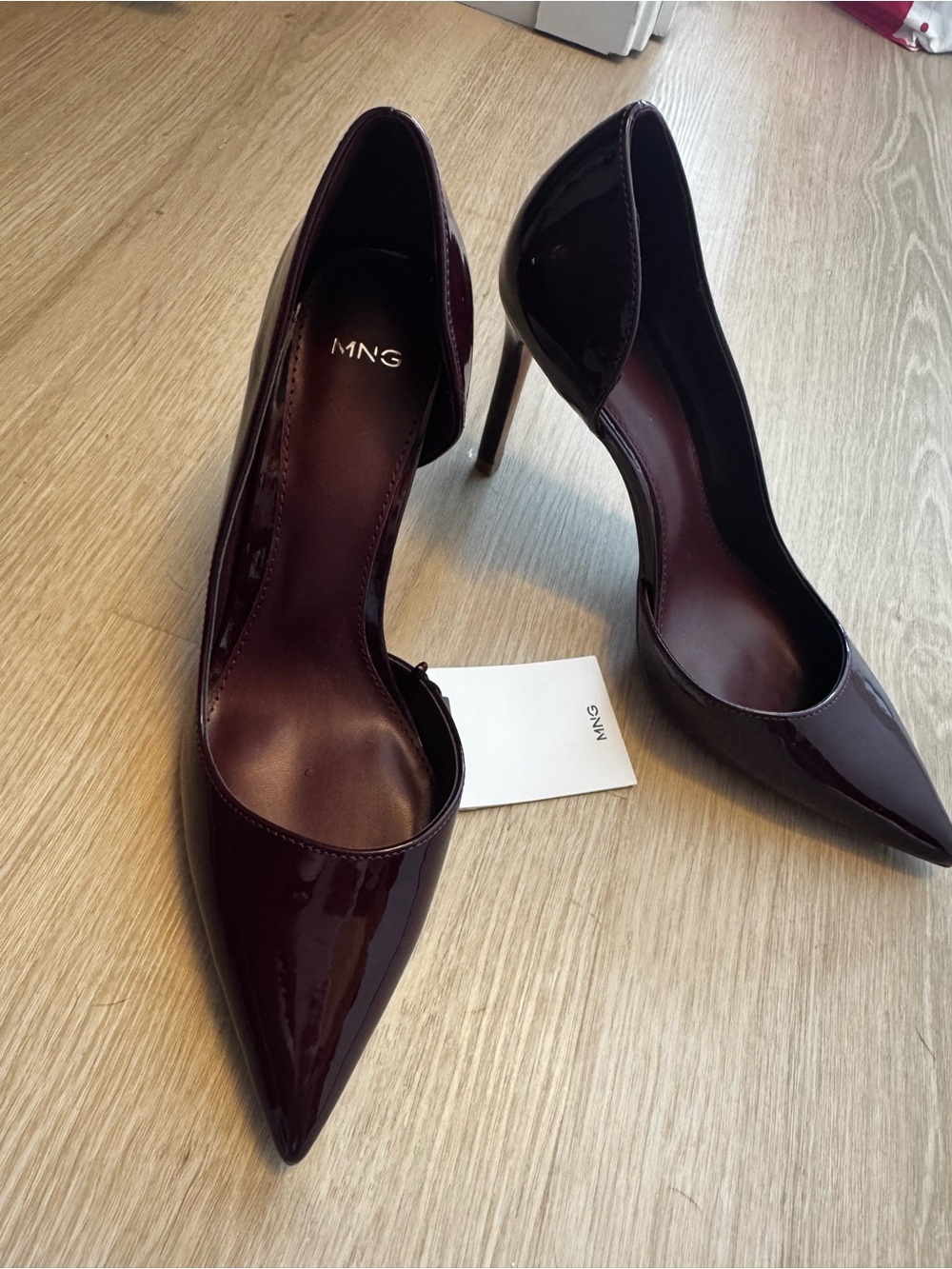 Mango Pointed Patent Pumps